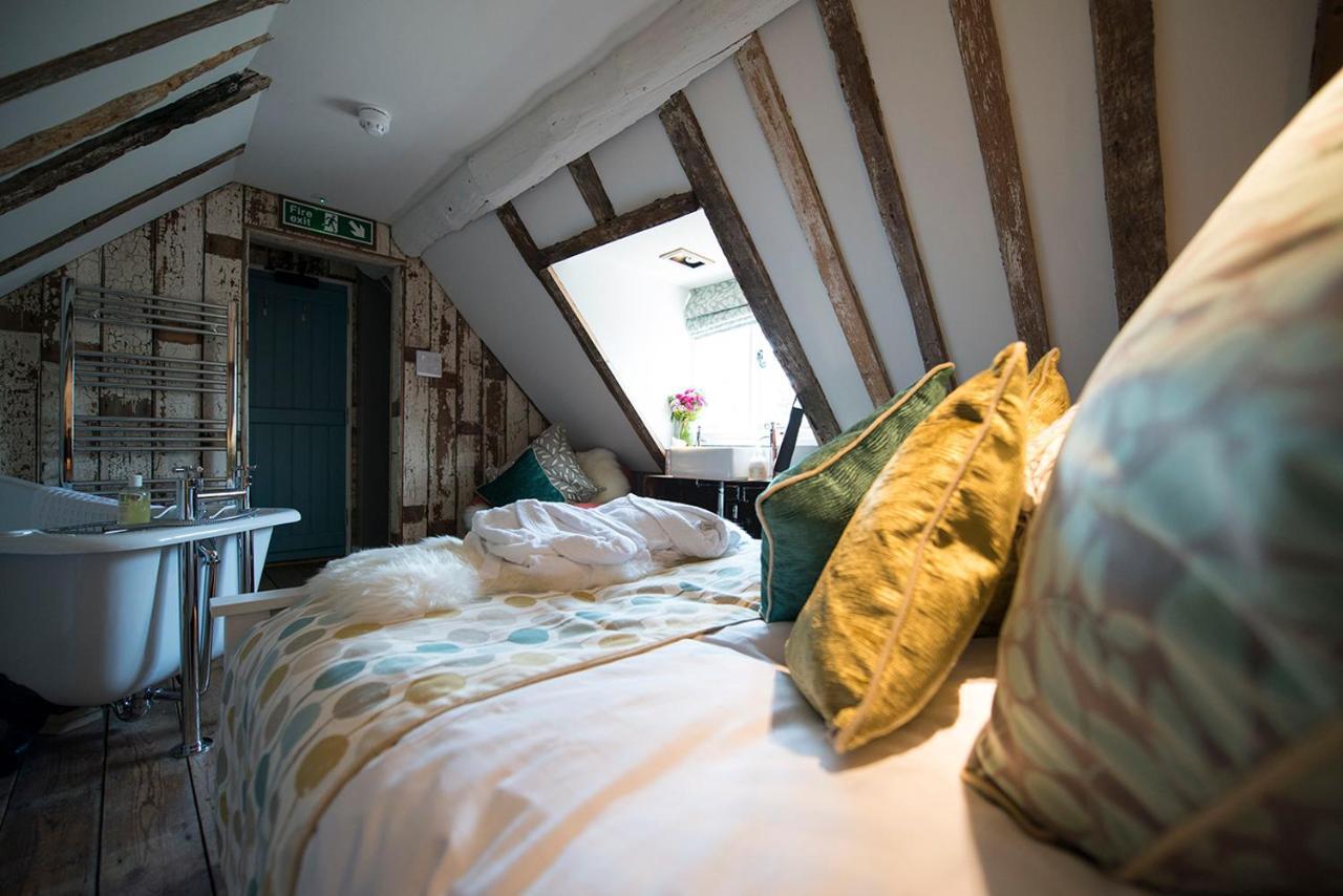 The Woolpack Inn Wavehorne Екстериор снимка