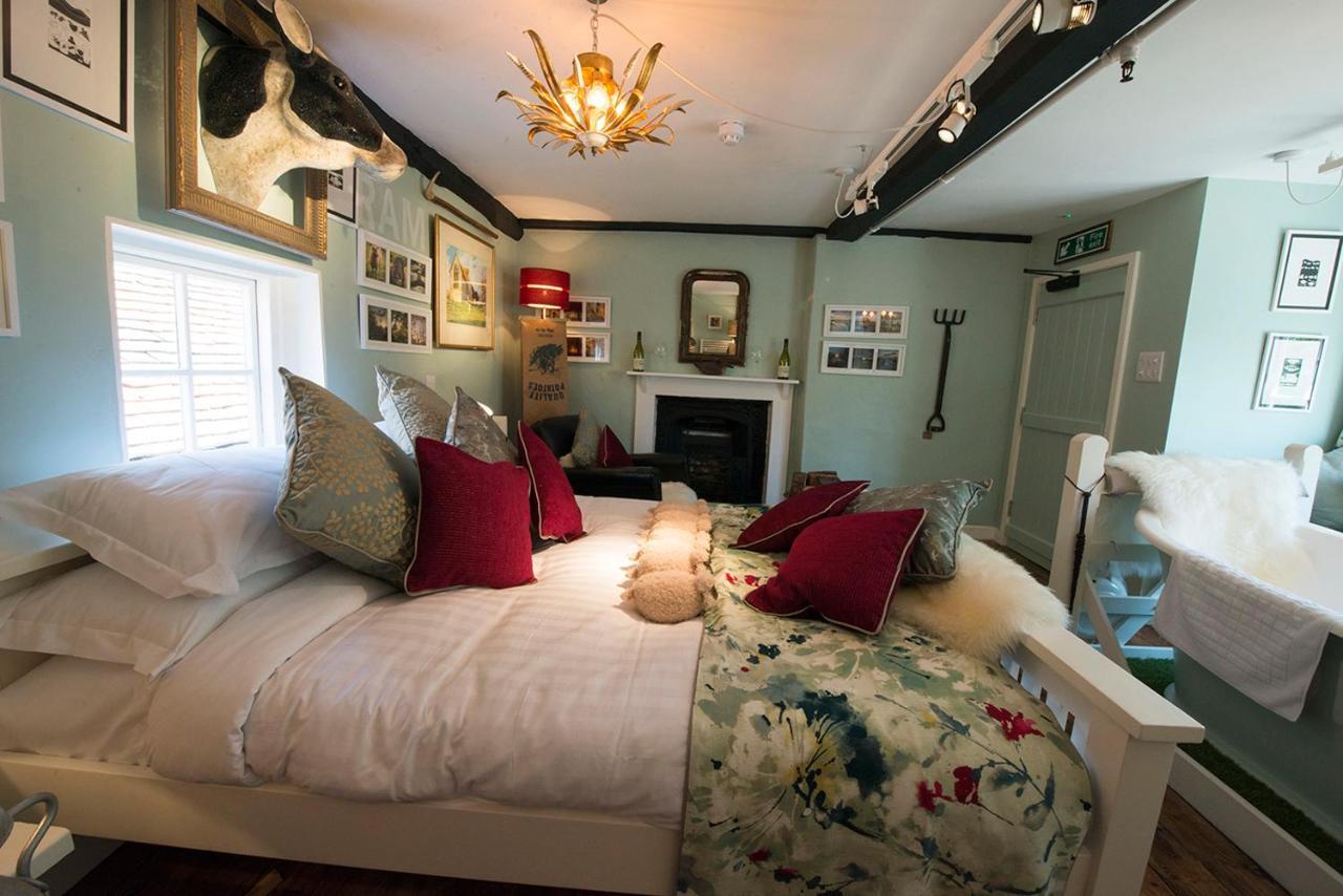 The Woolpack Inn Wavehorne Екстериор снимка